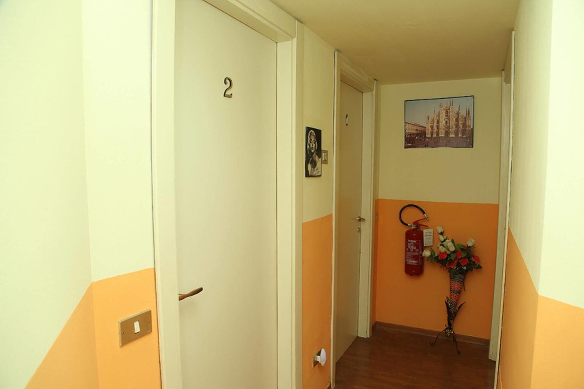 Lovely House Hotel Милано Екстериор снимка