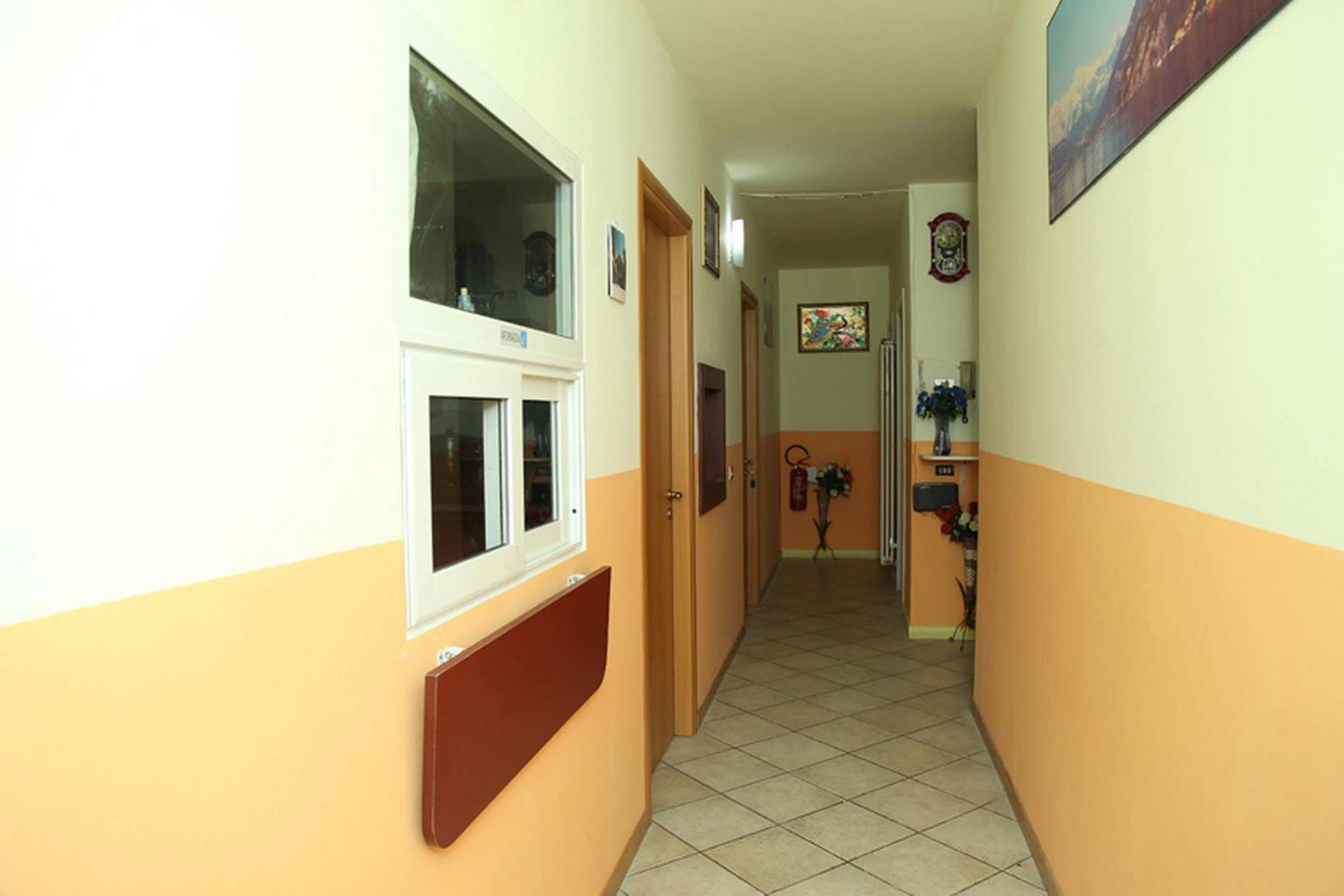 Lovely House Hotel Милано Екстериор снимка